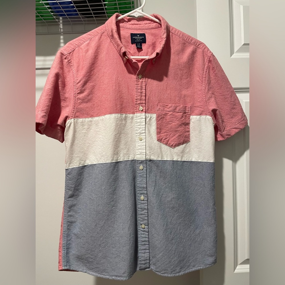American Eagle short sleeve button down. Size L.